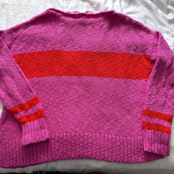 Woman’s Gap Sweater - Picture 2 of 11